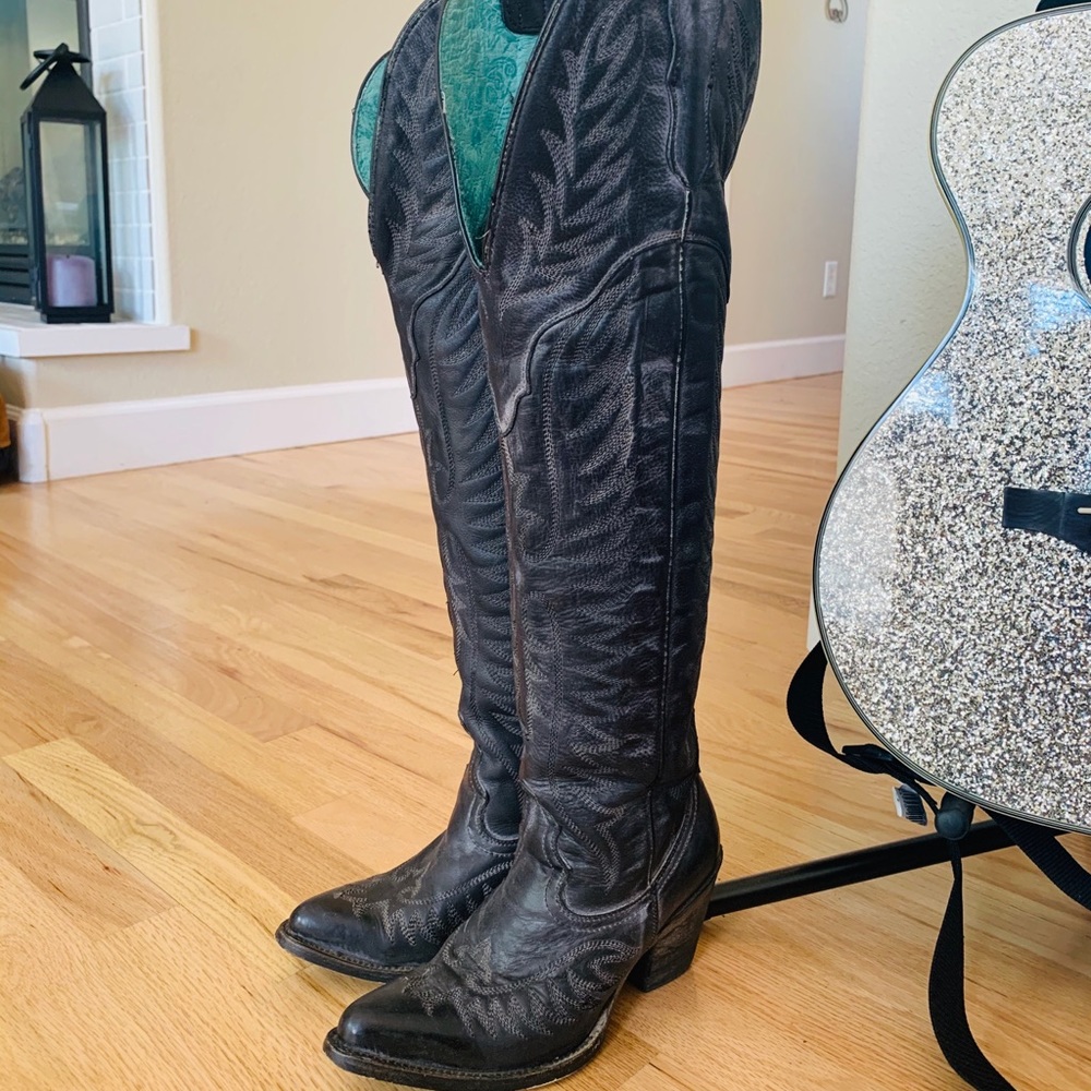 🔥Gorgeous Corral Knee-high Cowgirl Boots!🔥